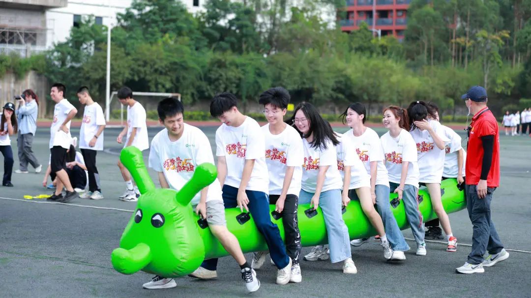 新易学博启2025届春季高考誓师大会